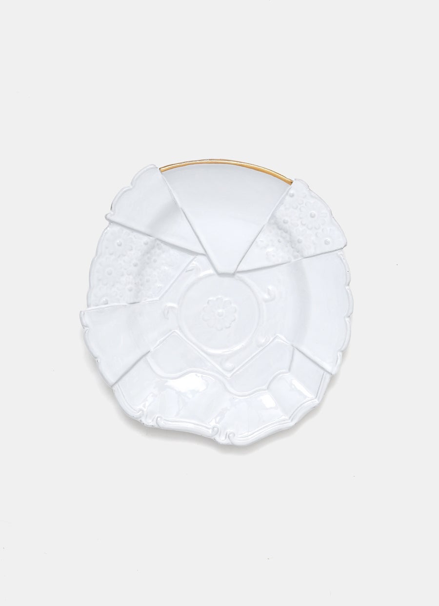 Plato llano Sacai – borde dorado