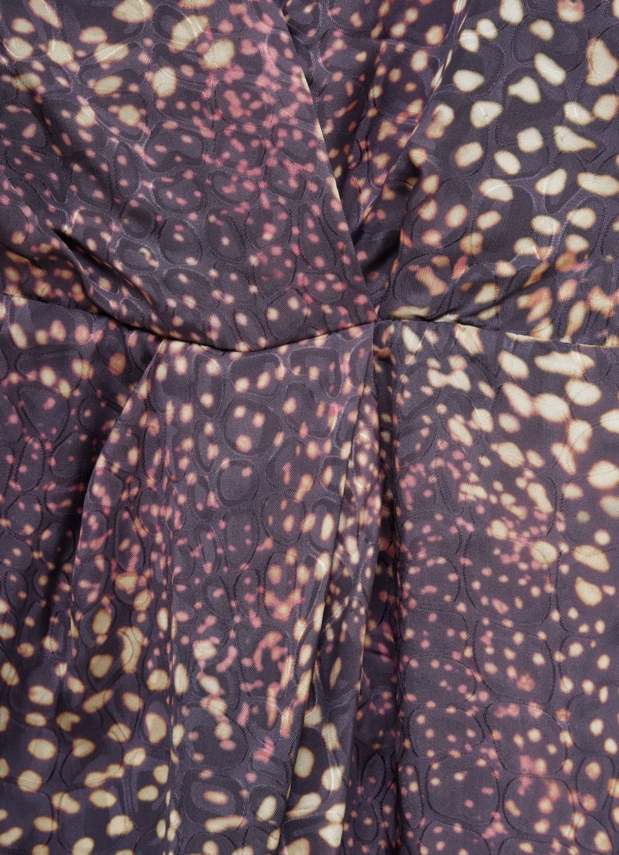 Vestido con detalle drapeado