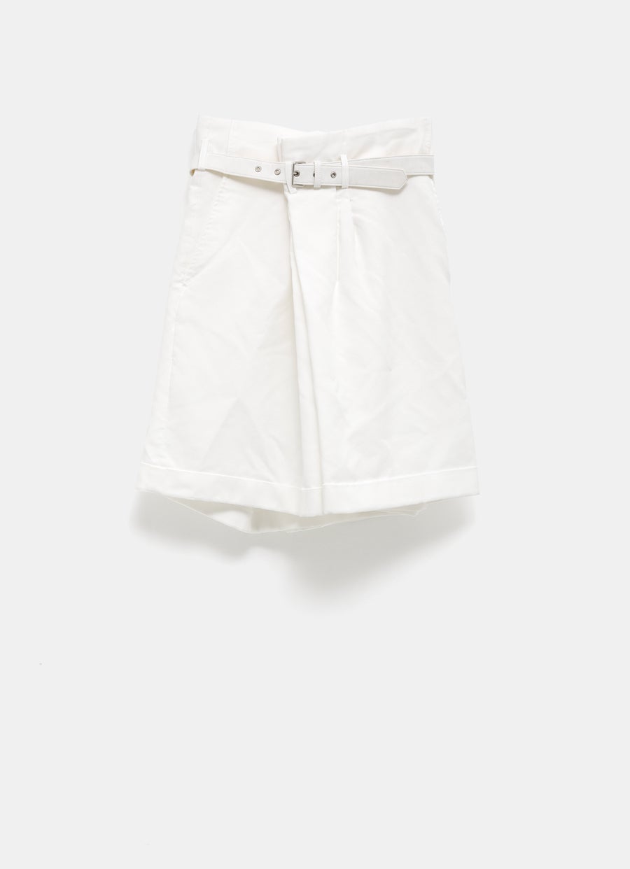 Pantalón corto con pliegues