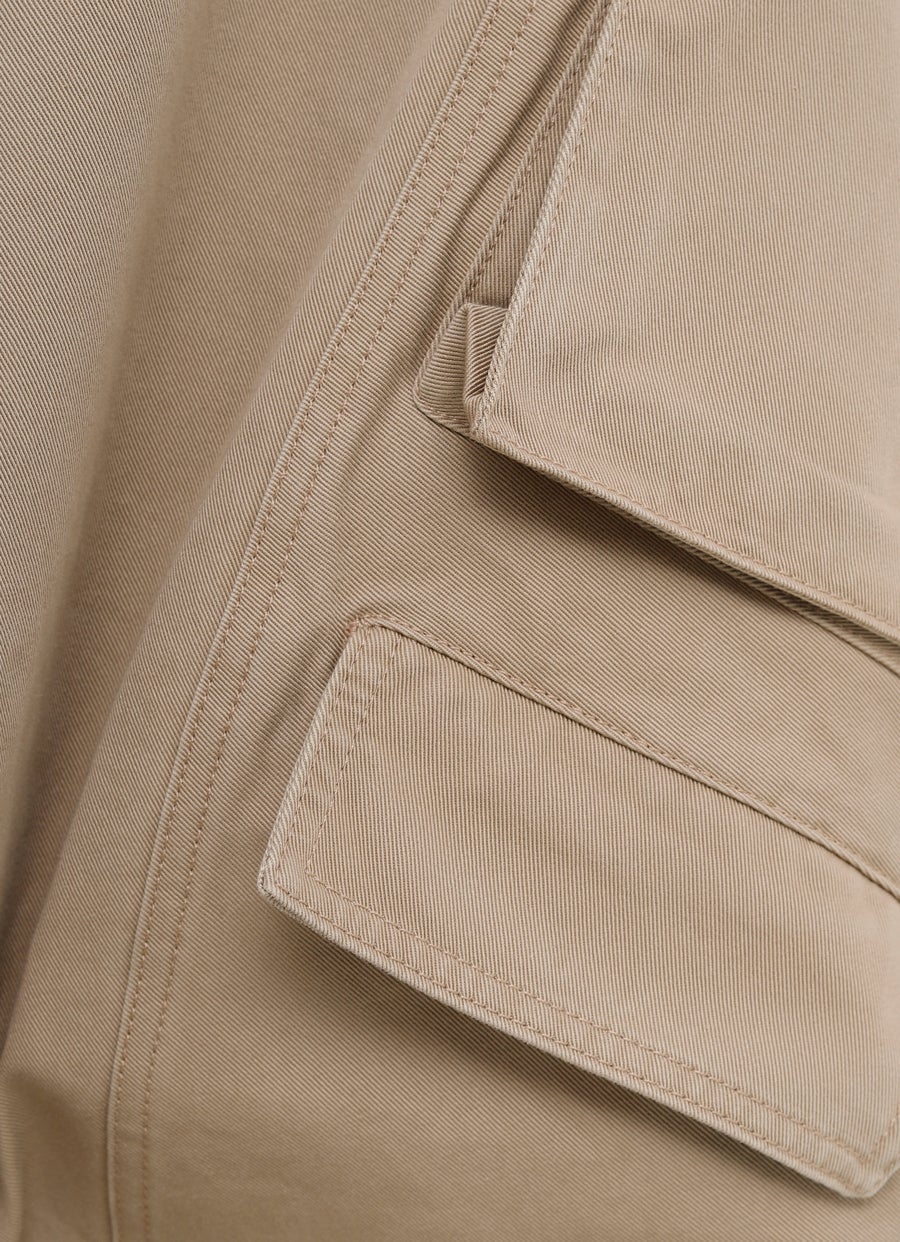 Pantalón cargo de corte curvo