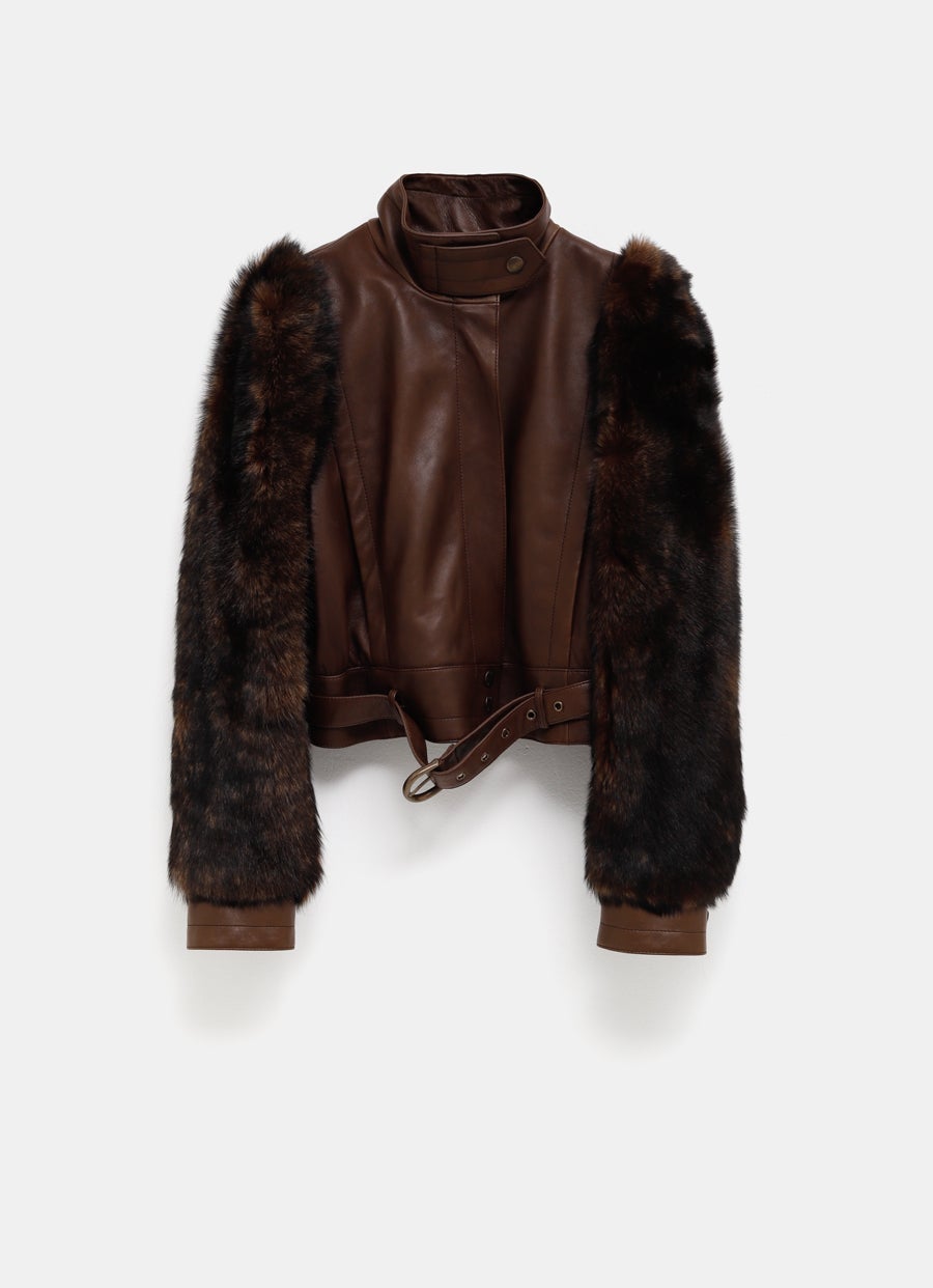 Chaqueta corta con mangas de pelo