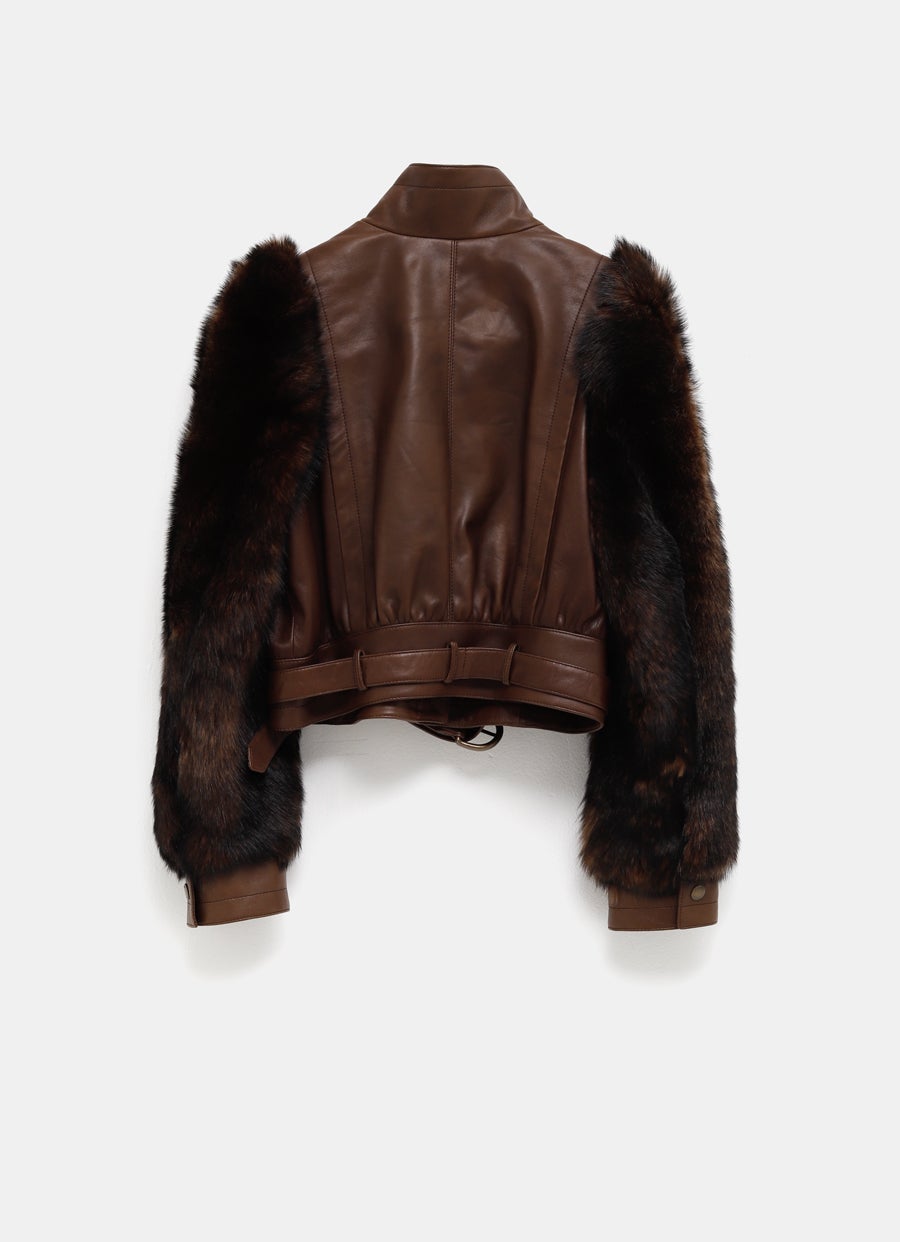 Chaqueta corta con mangas de pelo