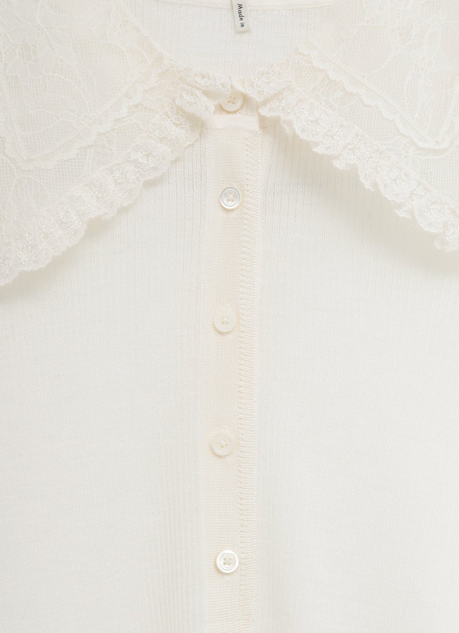 Top con cuello de encaje