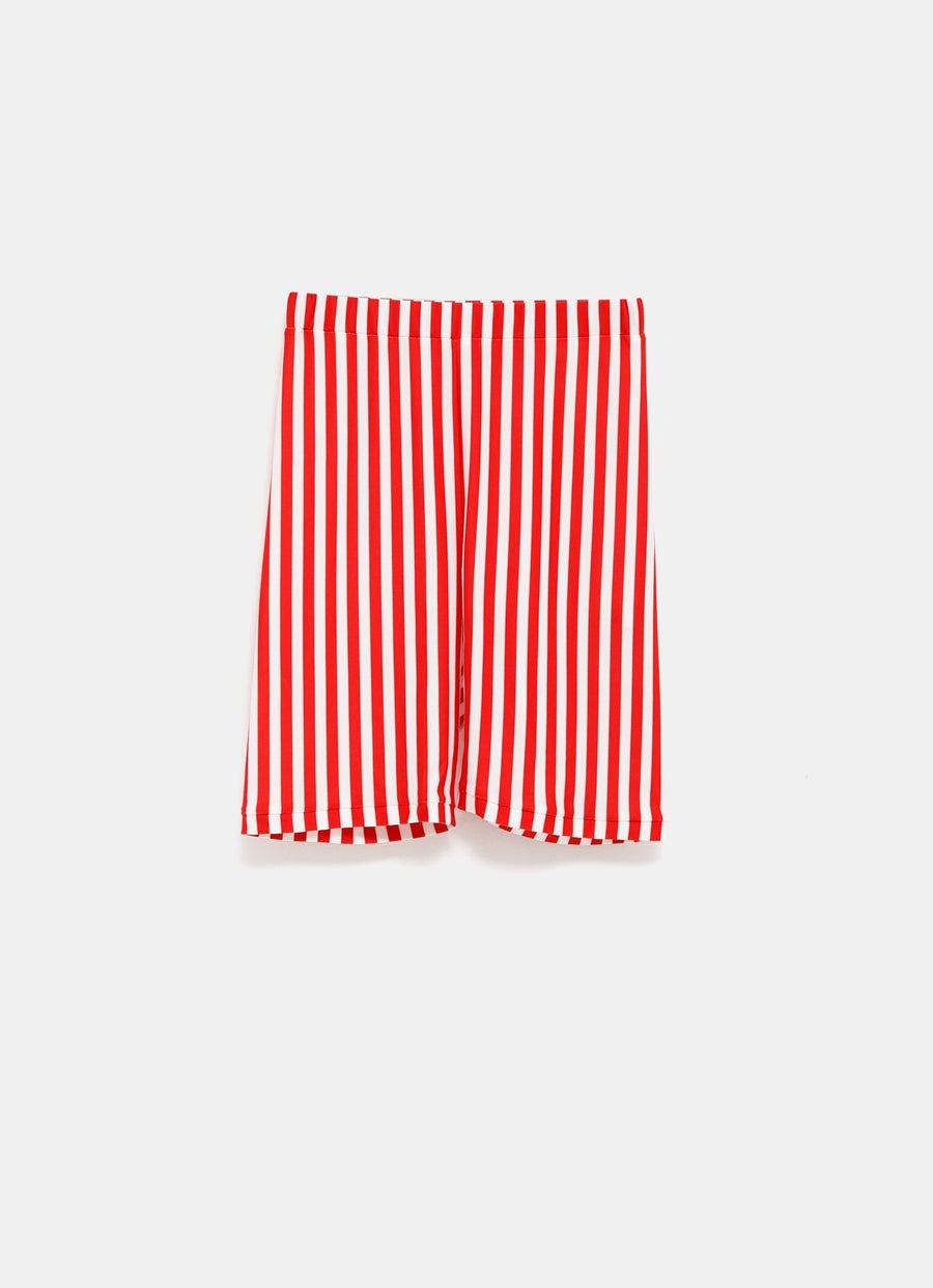 Pantalón corto asimétrico