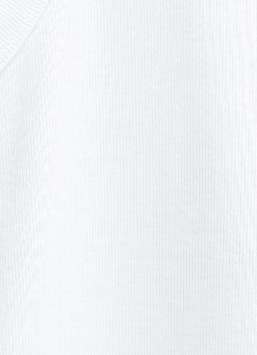 Camiseta de tirantes curva