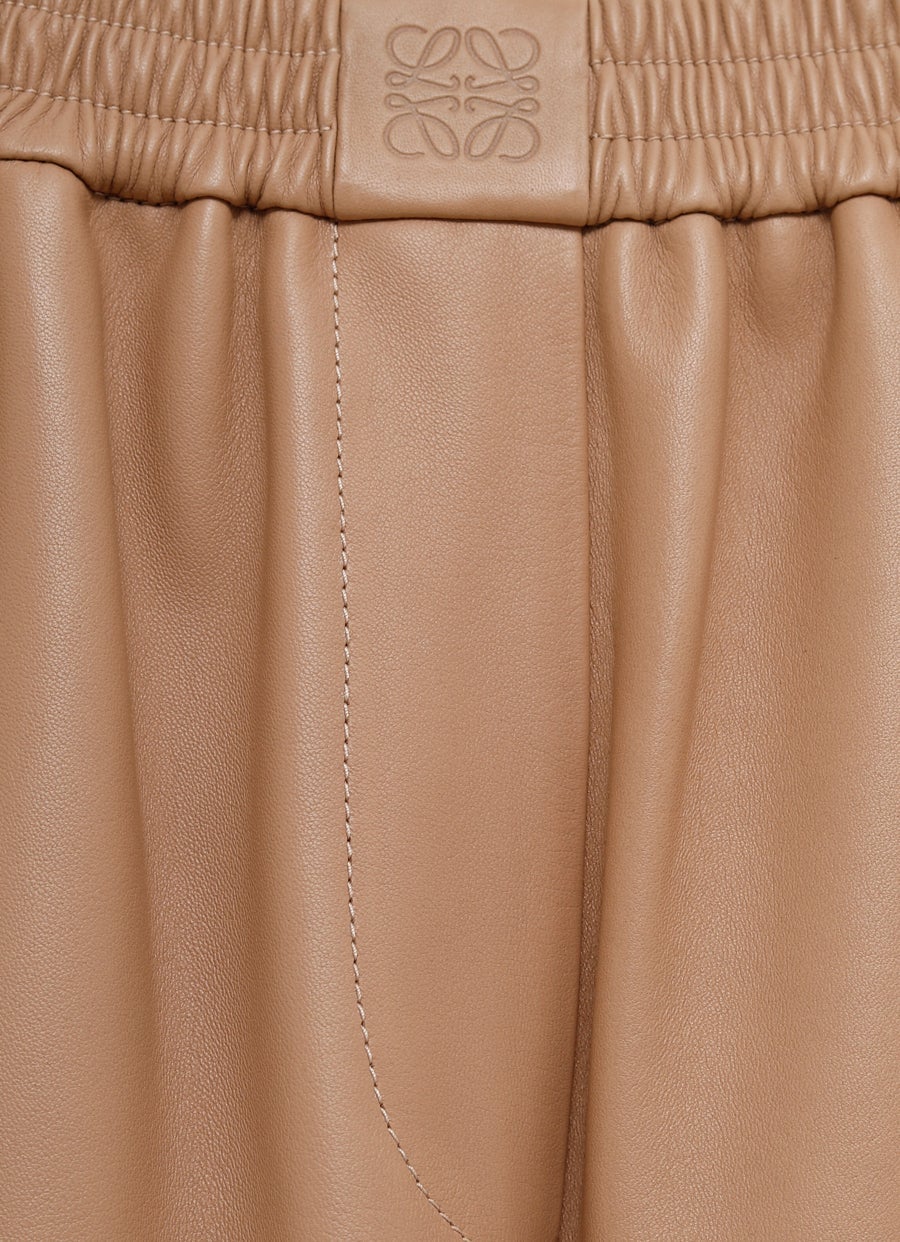 Pantalón barrel en piel napa de cordero