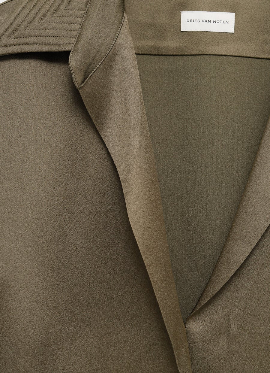 Camisa con cuello abierto