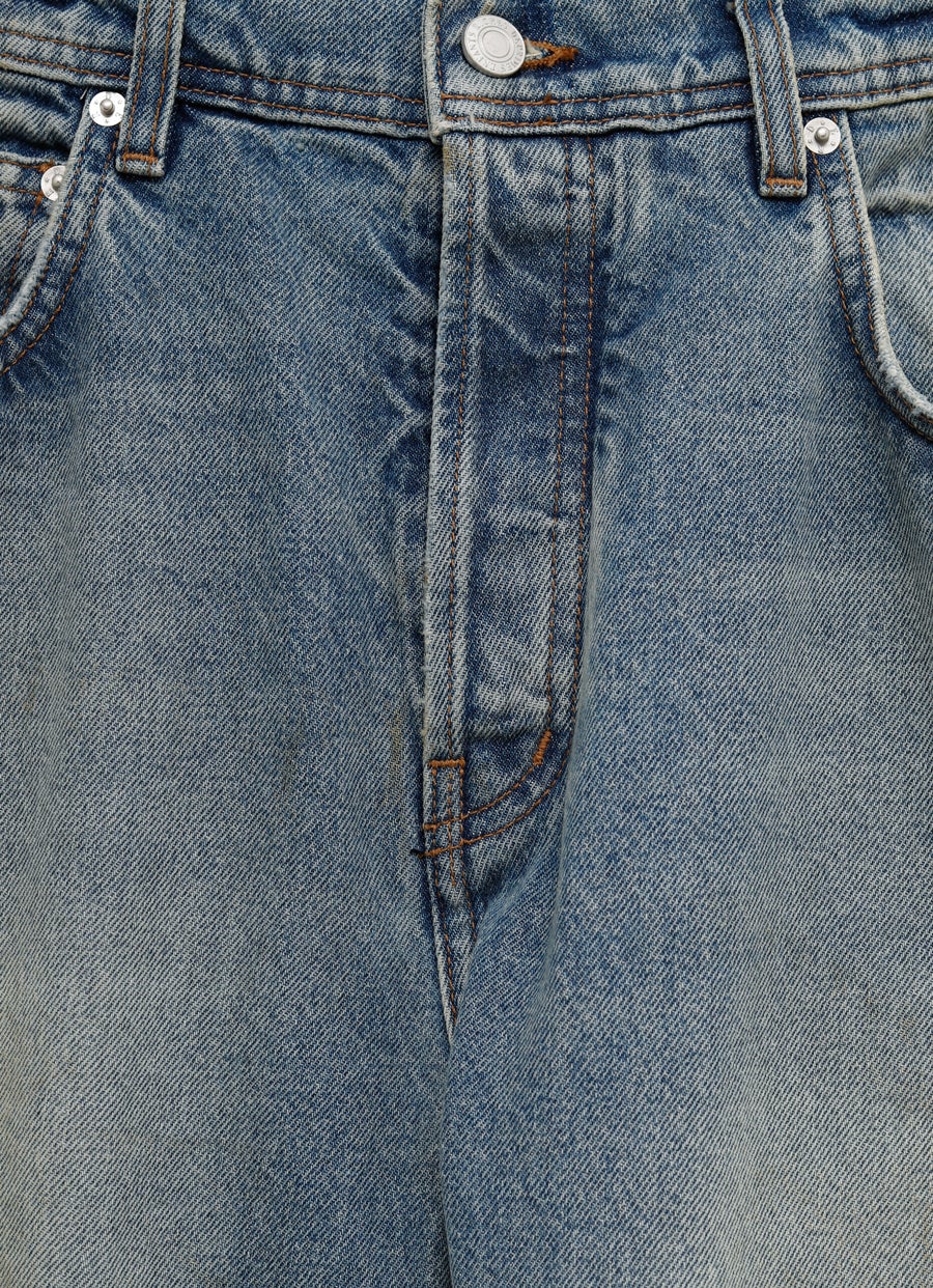 Vaqueros de pierna ancha y acampanada