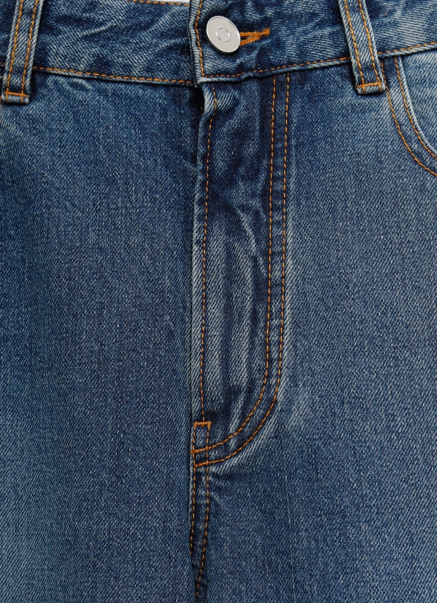 Pantalón vaquero de corte curvo