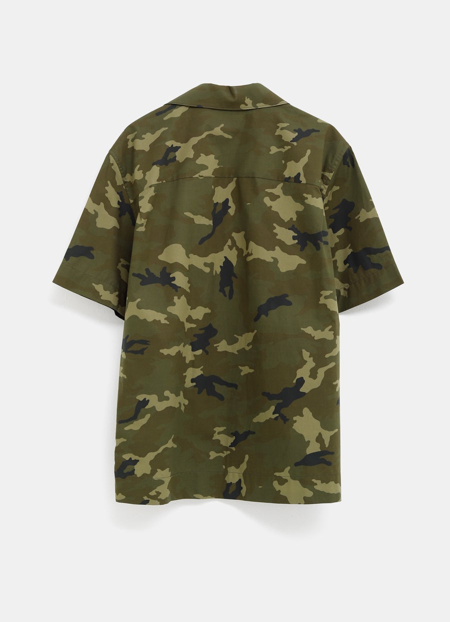 Camisa con estampado camo para hombre