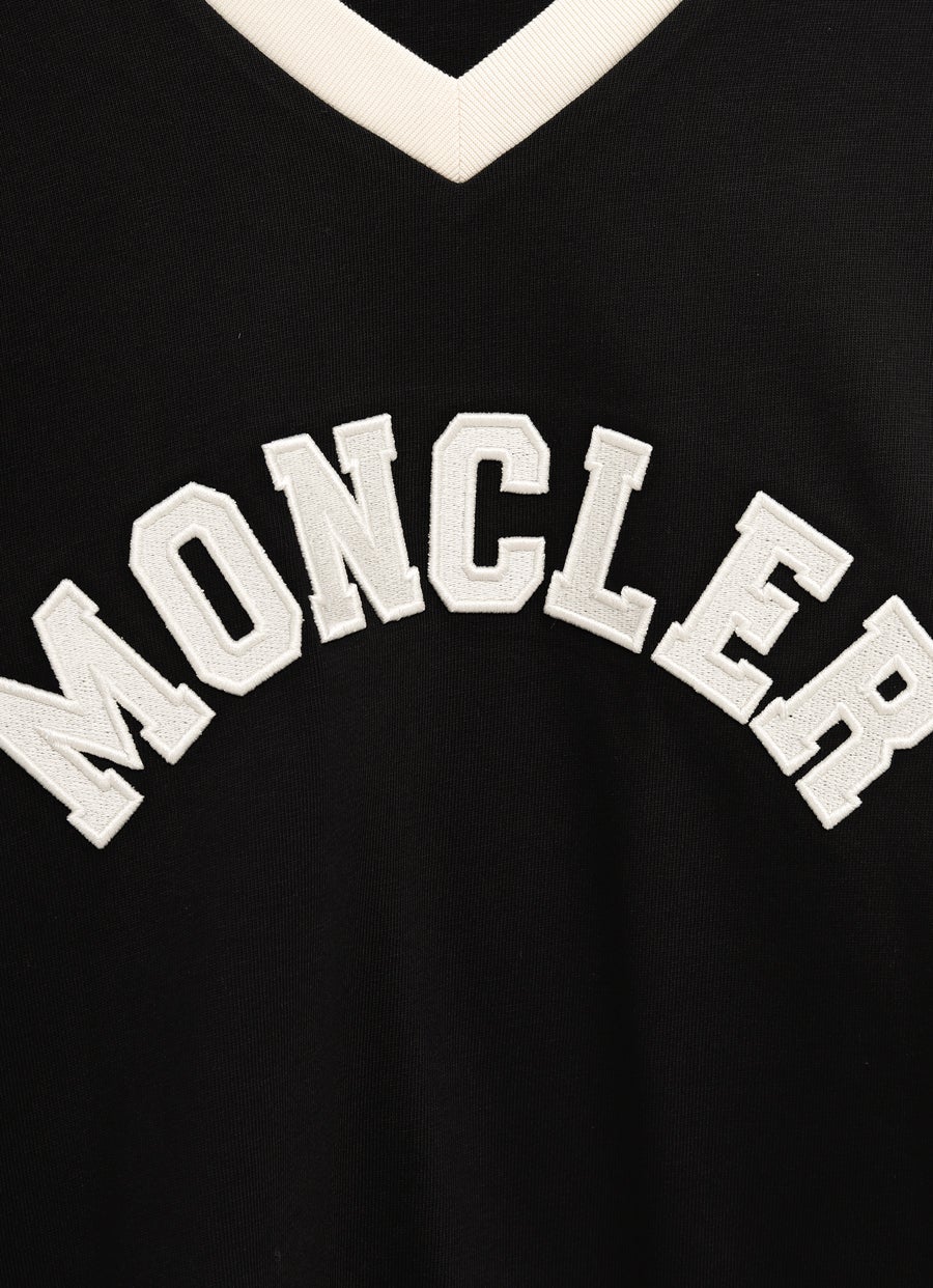 Camiseta con cuello de pico para hombre