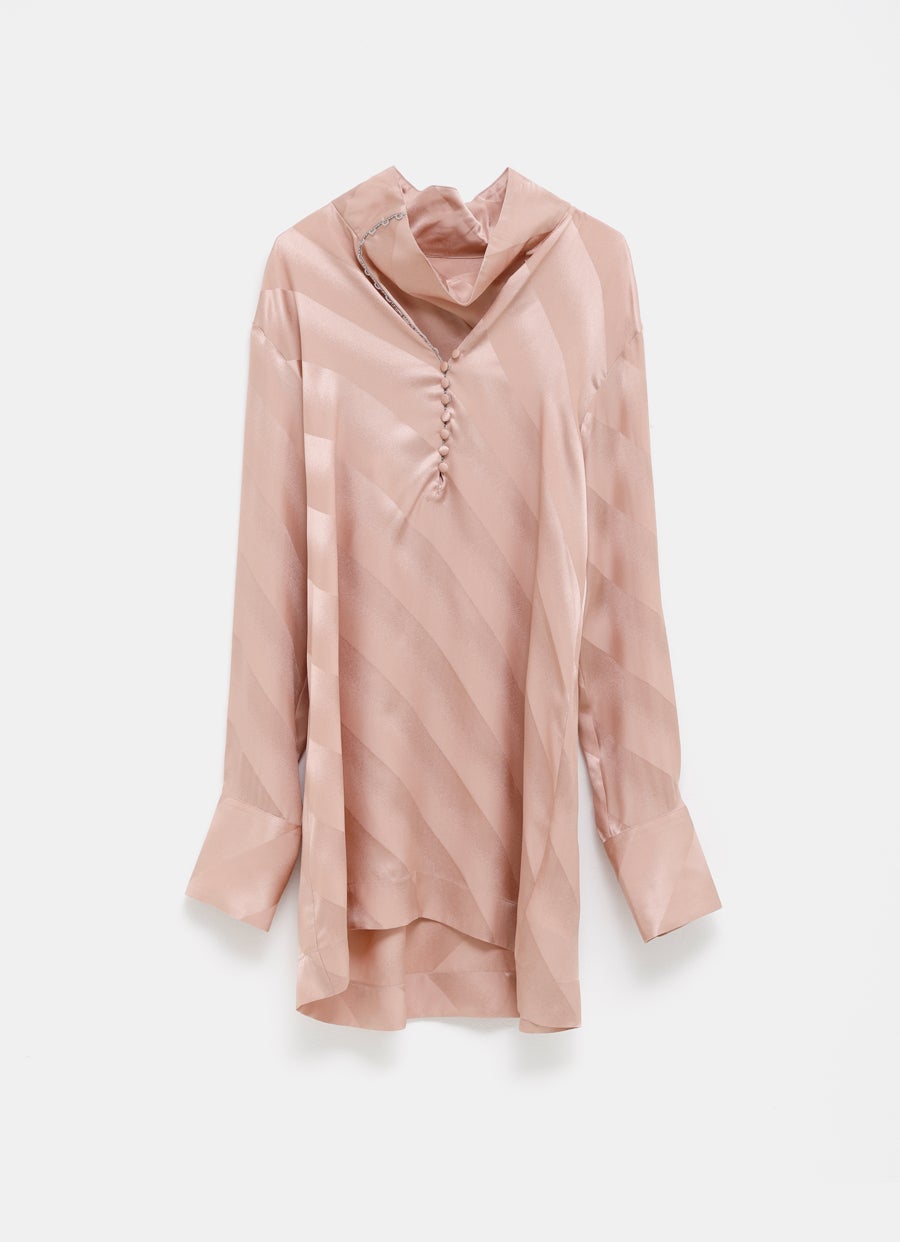 Camisa con cuello alto