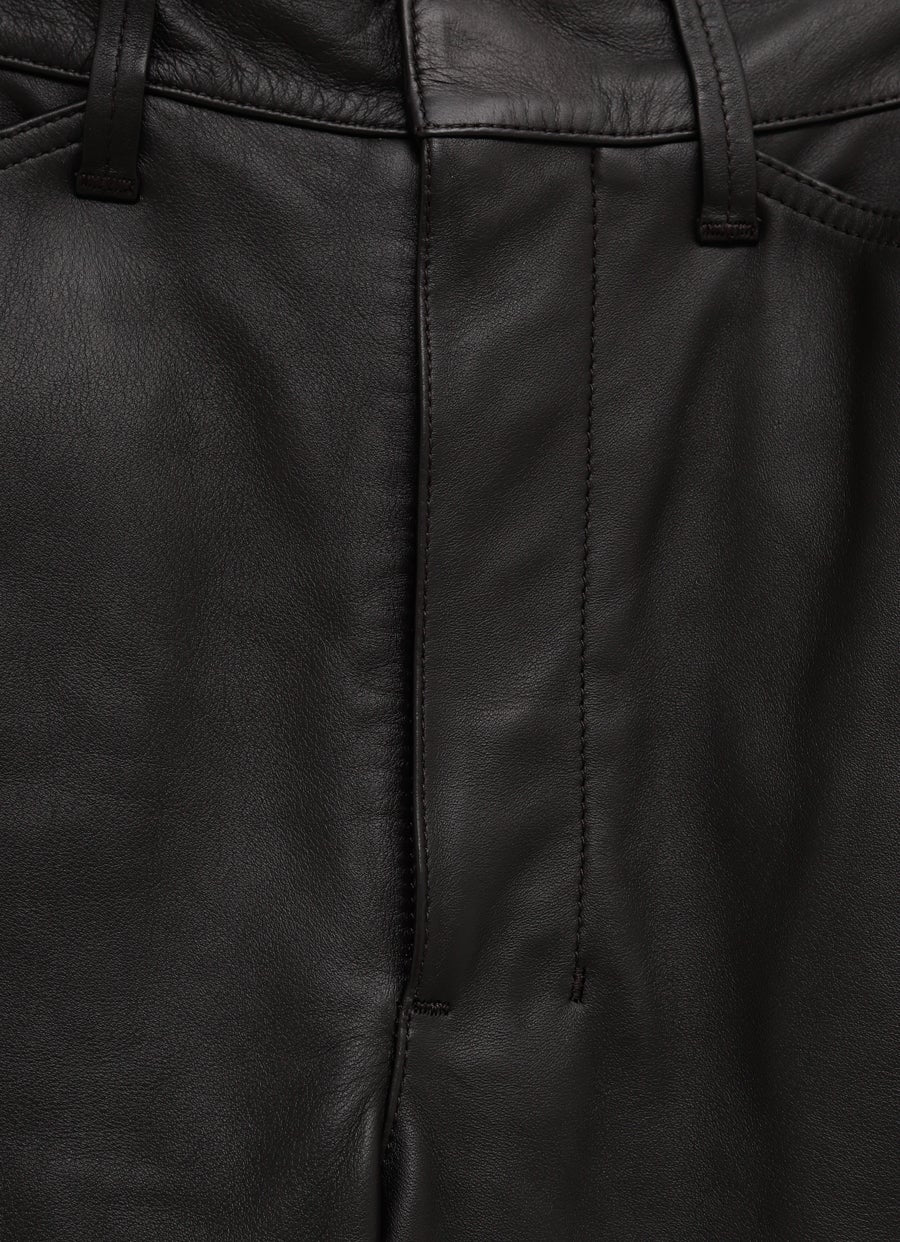 Pantalón de cuero con cinco bolsillos