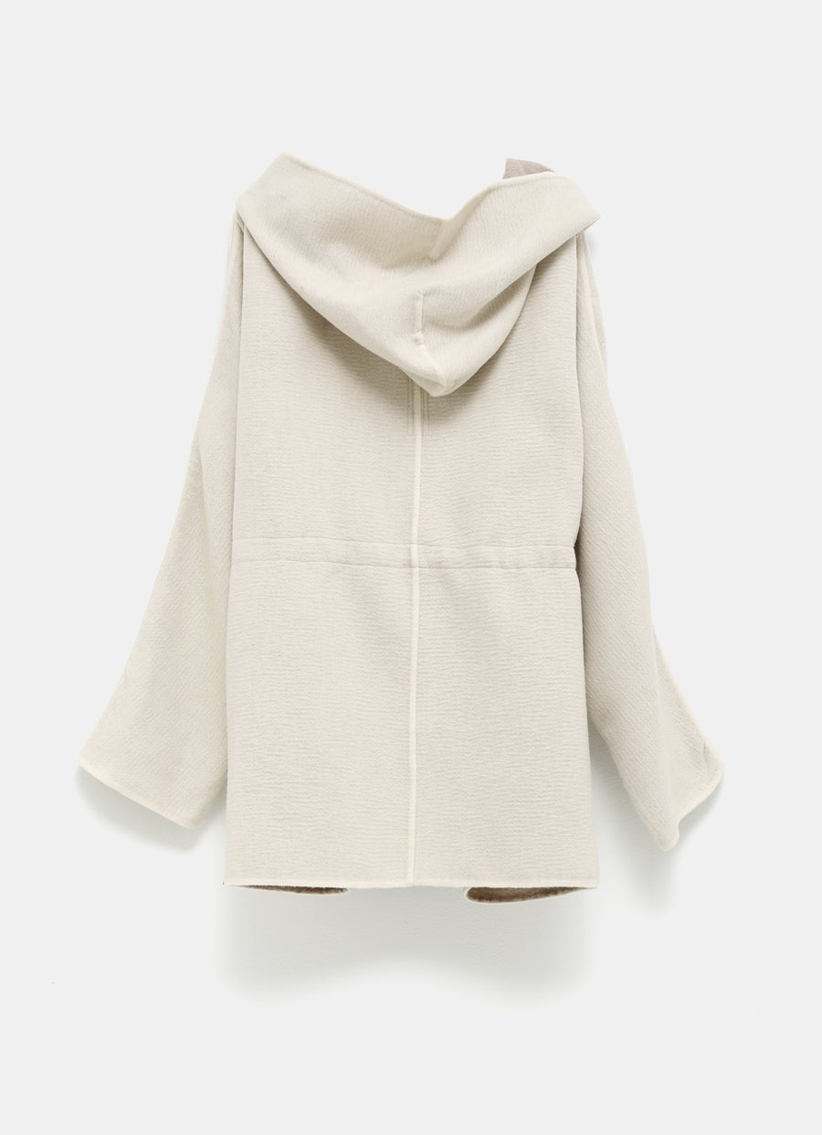 Chaqueta con cremallera y capucha