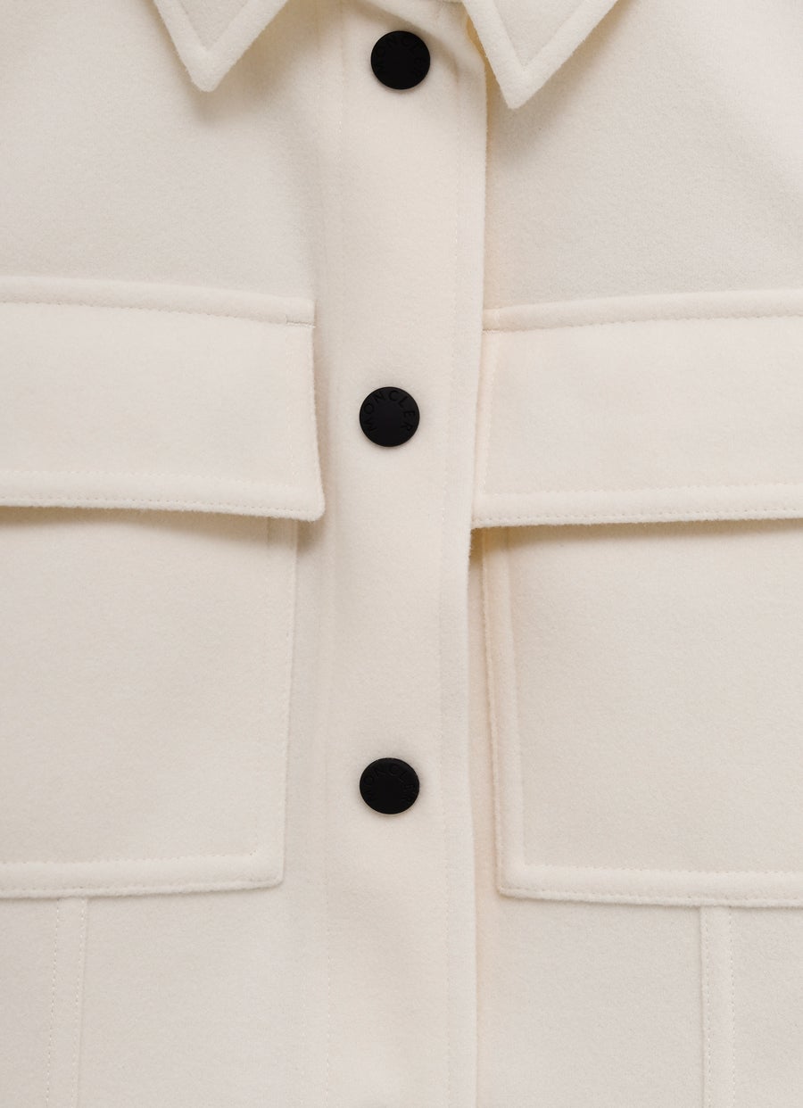 Camisa con bolsillos para hombre