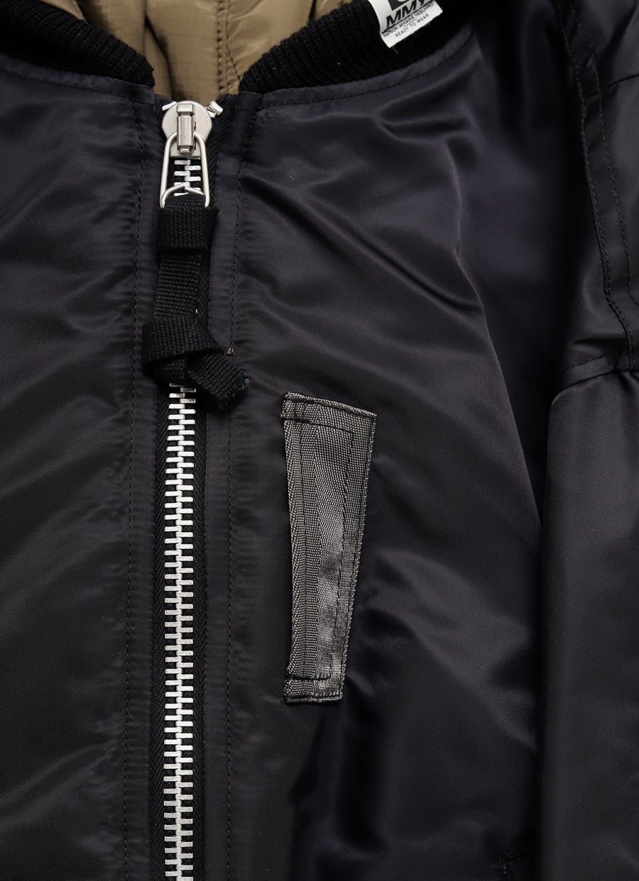 Chaqueta bomber con gorro extendido