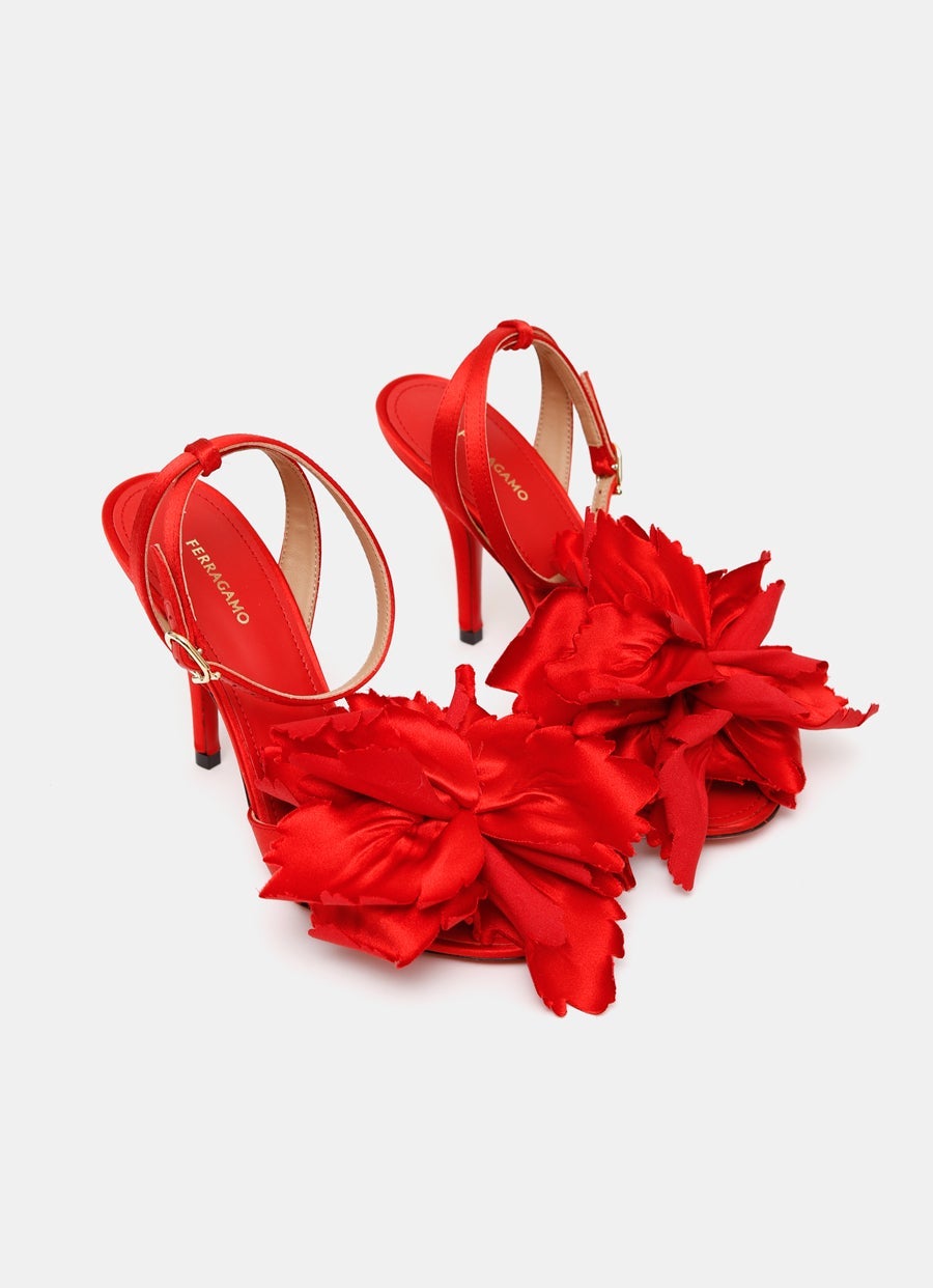 Sandalias de tacón con flor