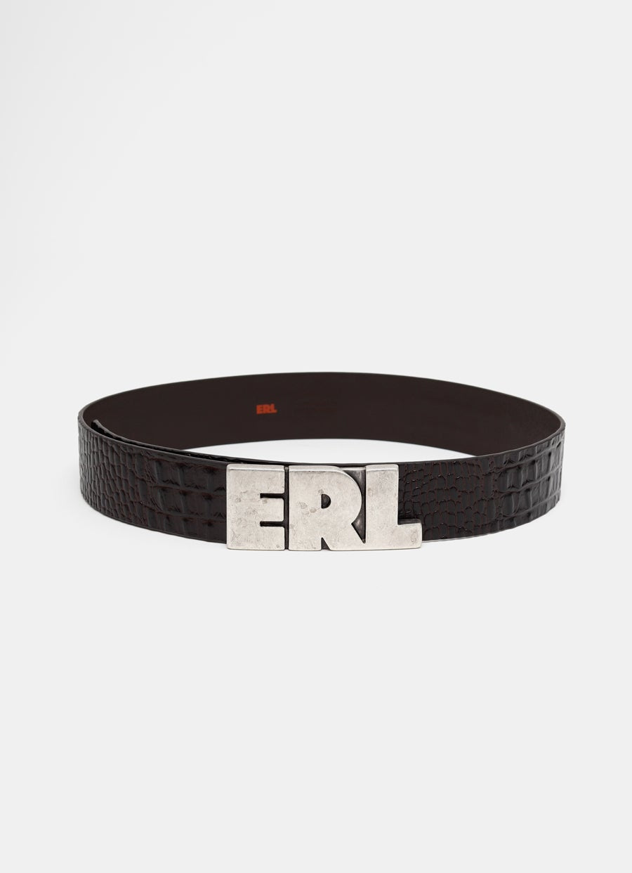 Cinturón con textura de cocodrilo