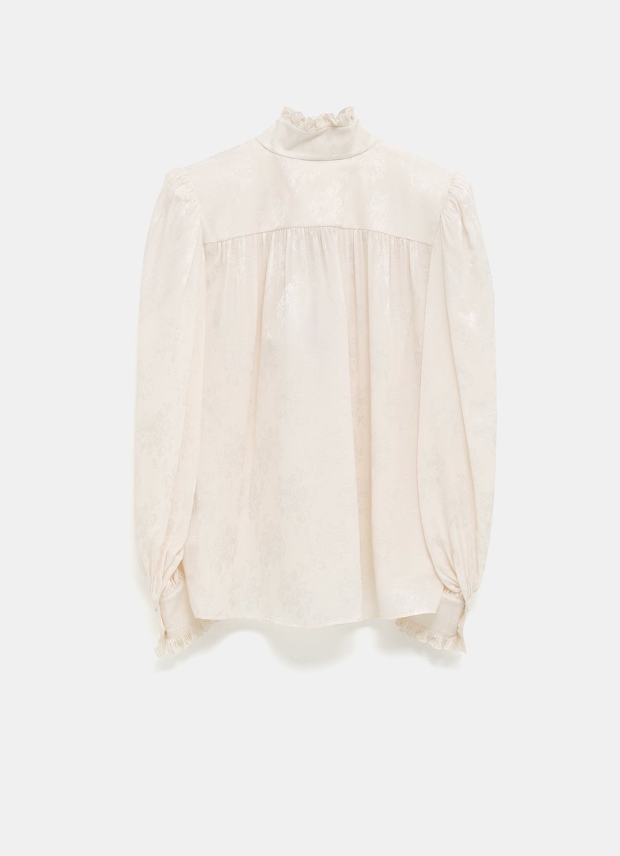 Camisa con cuello alto