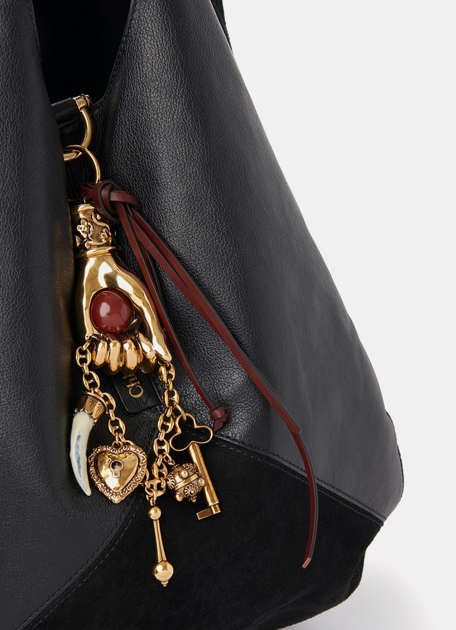 Amuleto Symbols Hand