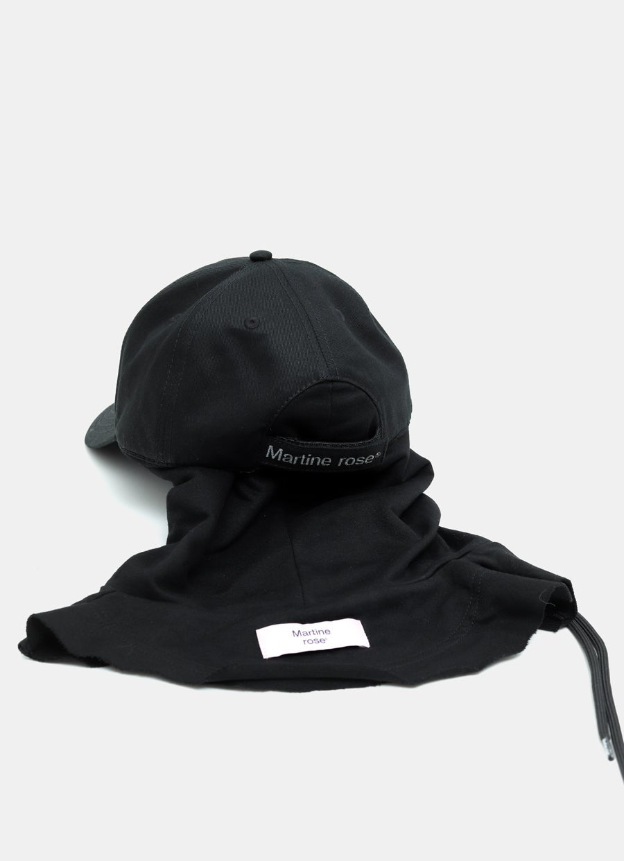 Capucha con gorra incorporada