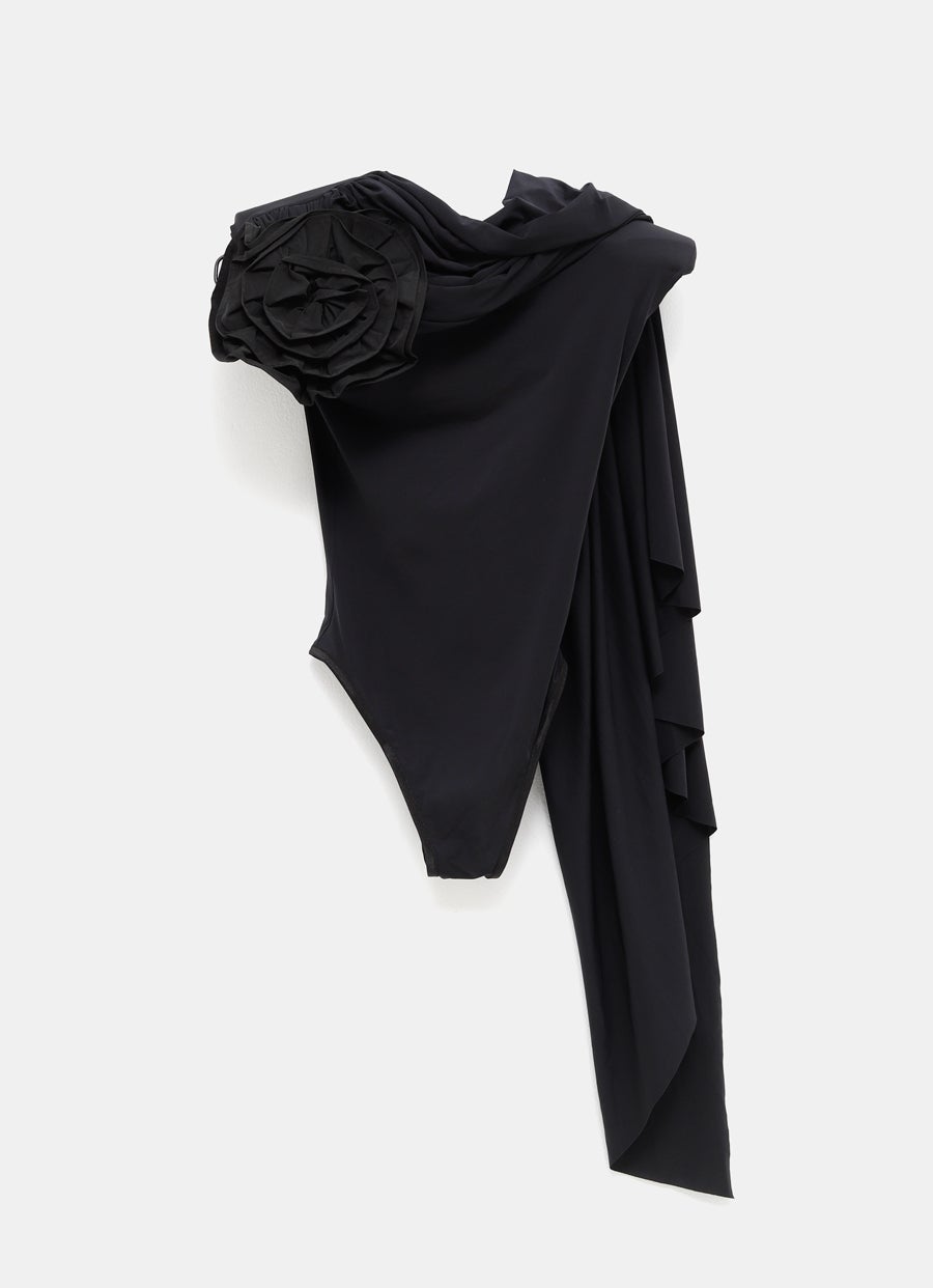 Body drapeado con hombreras