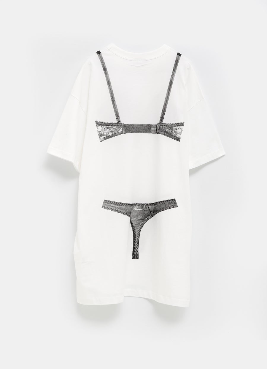 Camiseta oversize con estampado de lencería