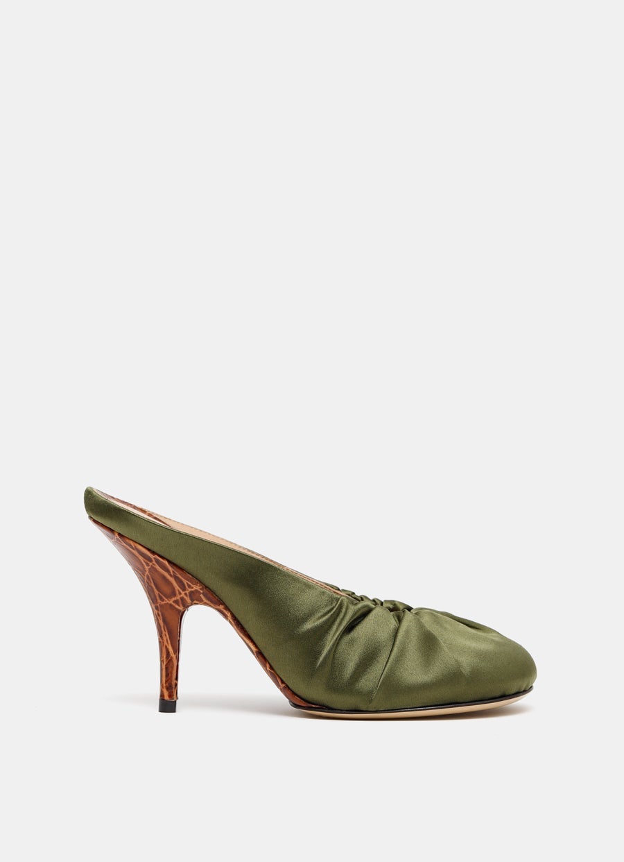 Mules de satén con tacón