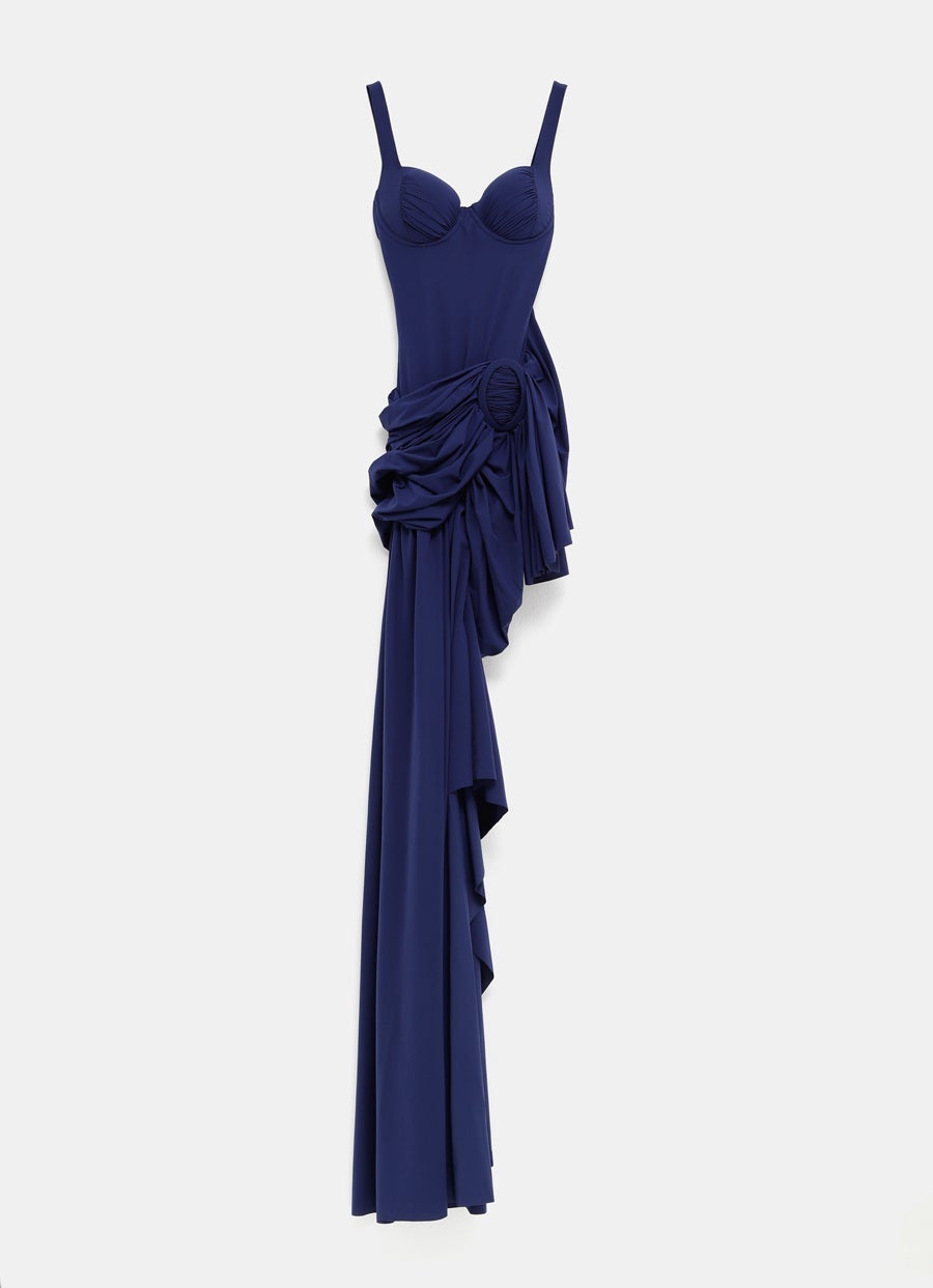 Vestido con espalda abierta