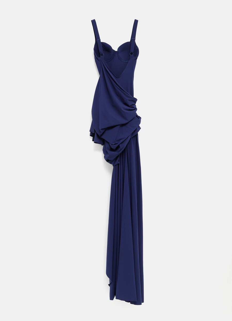 Vestido con espalda abierta