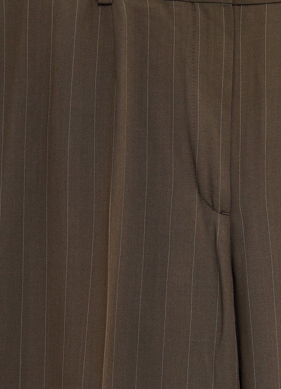 Pantalón ancho de raya diplomática