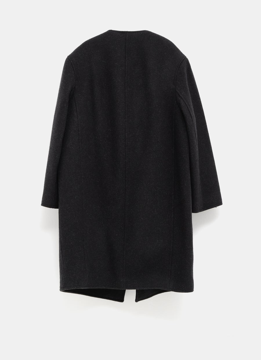 Abrigo de fieltro sin cuello