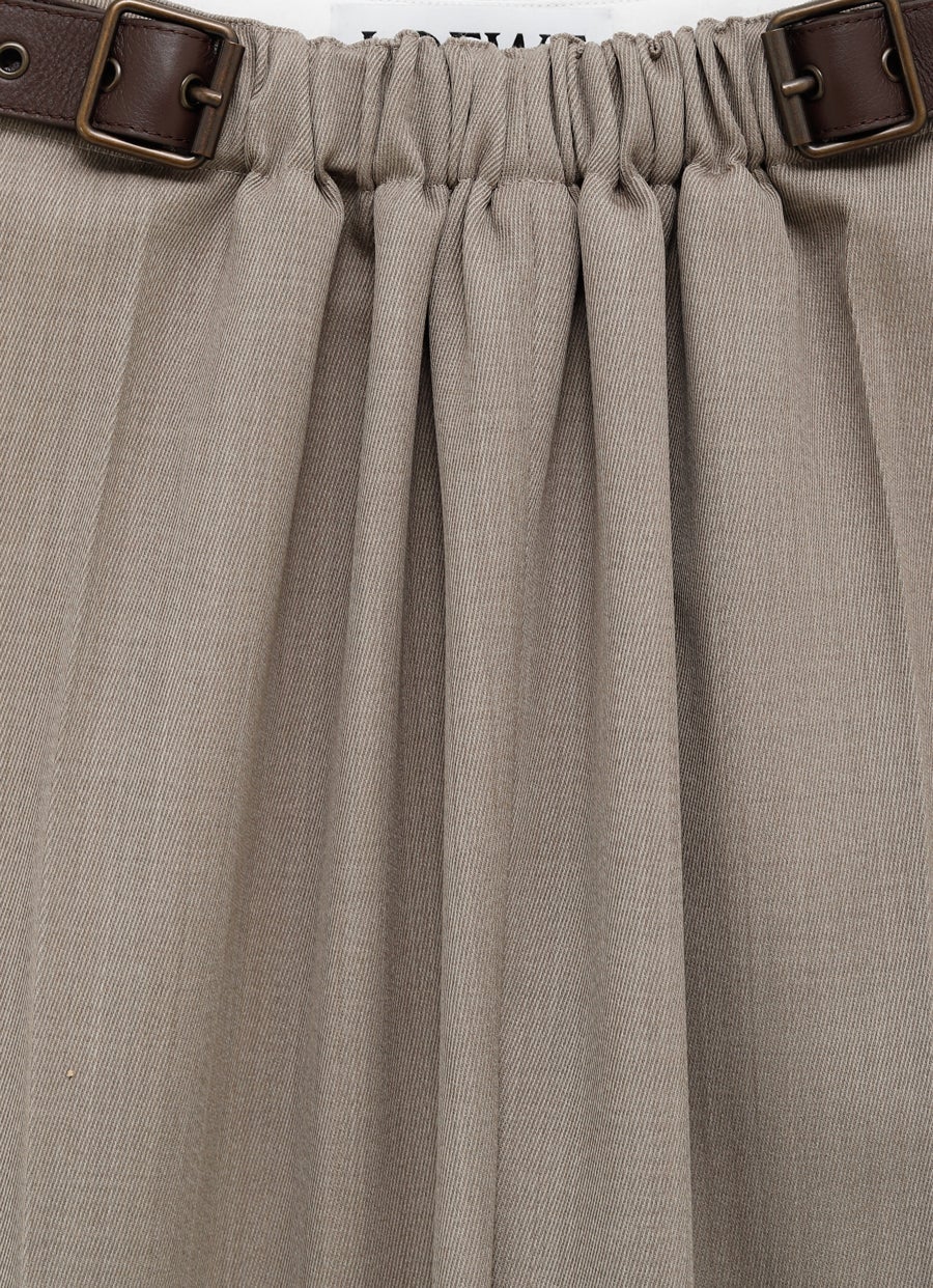 Pantalón con cinturón para mujer