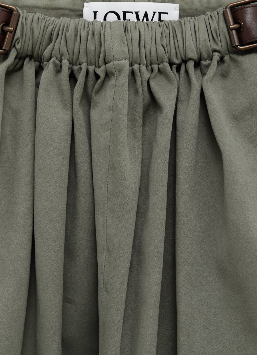 Pantalón con cinturón para hombre