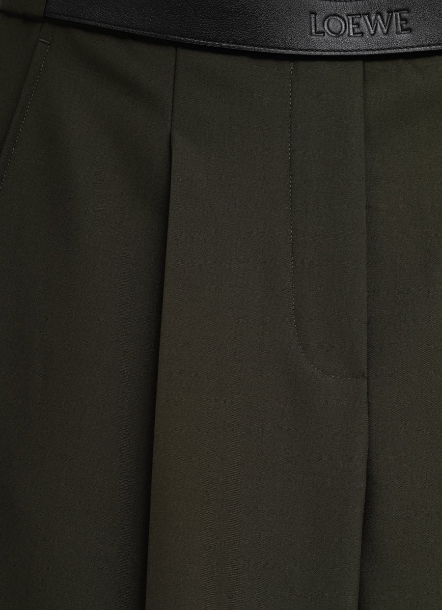 Pantalón con cinturilla de piel para mujer