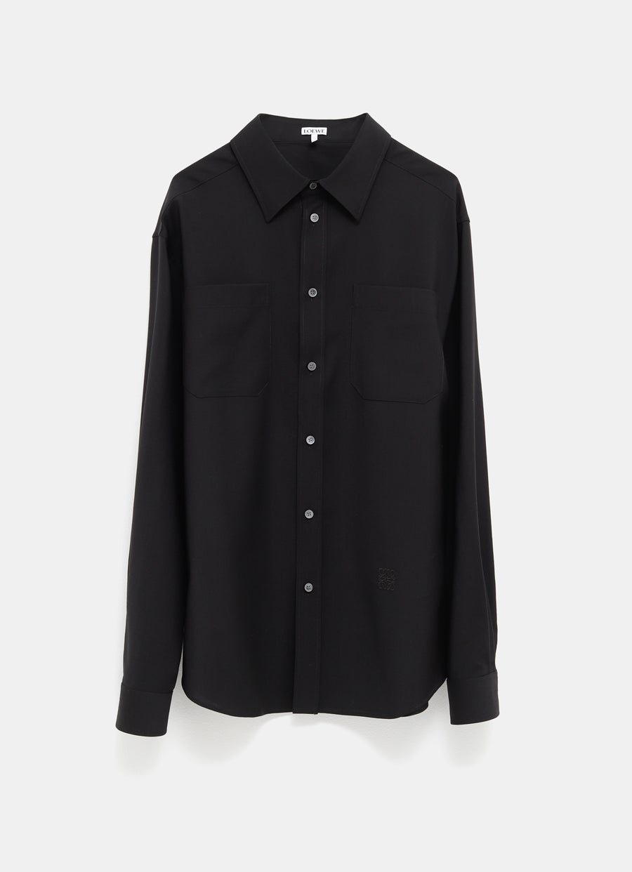 Camisa con bolsillos en el pecho para hombre