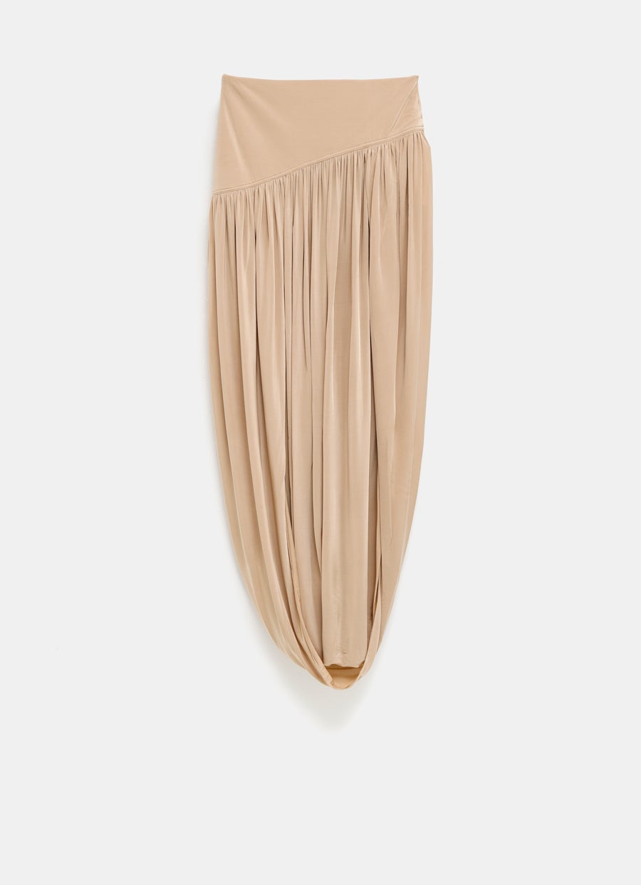 Falda con detalle vasco