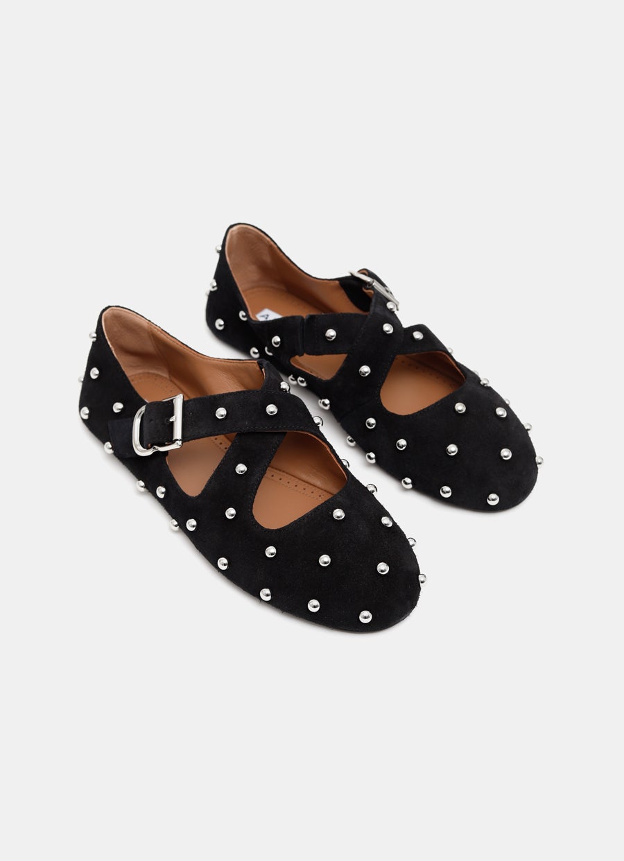 Bailarina plana con tiras cruzadas y tachuelas