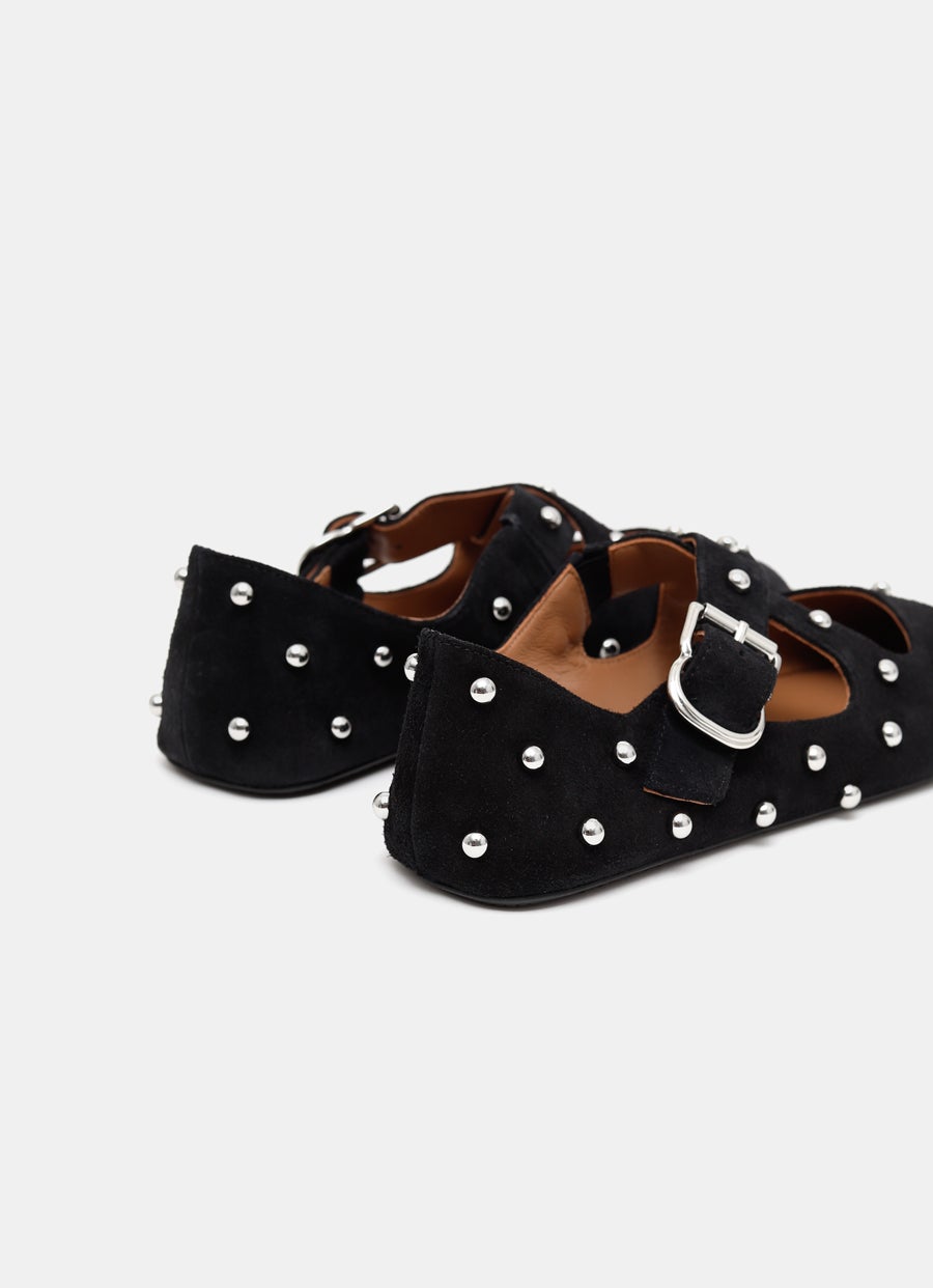 Bailarina plana con tiras cruzadas y tachuelas