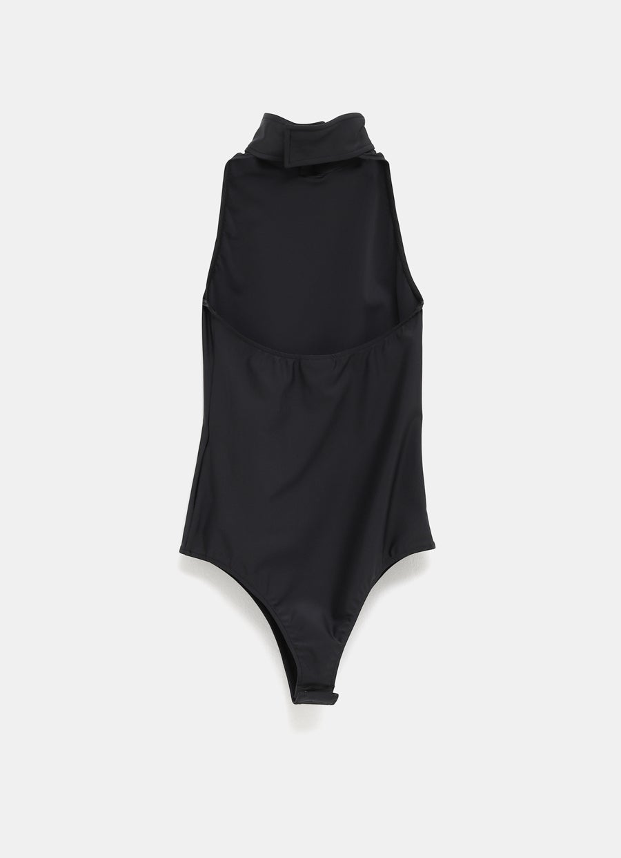 Body de cuello alto con hebilla