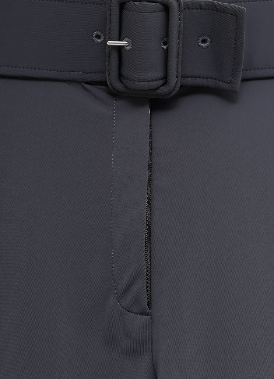 Pantalón ajustado con hebilla