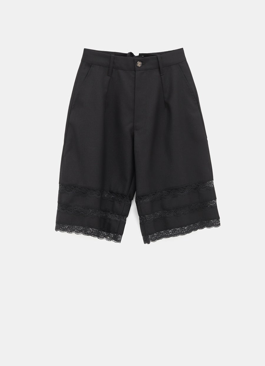 Pantalón corto con encaje