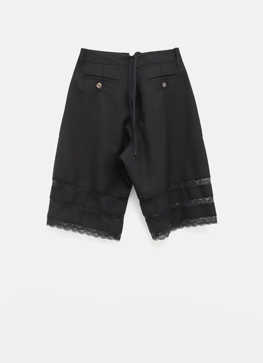 Pantalón corto con encaje