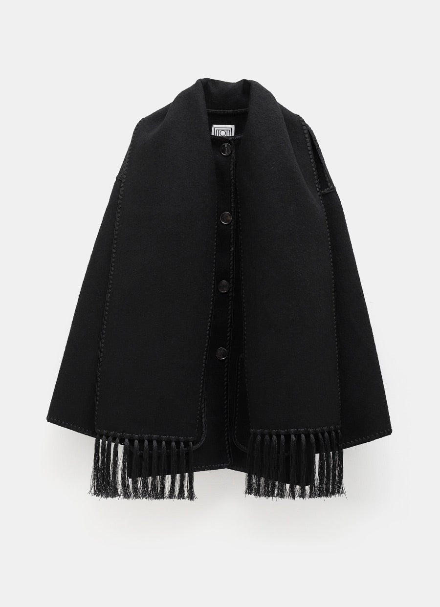 Chaqueta bordada con bufanda