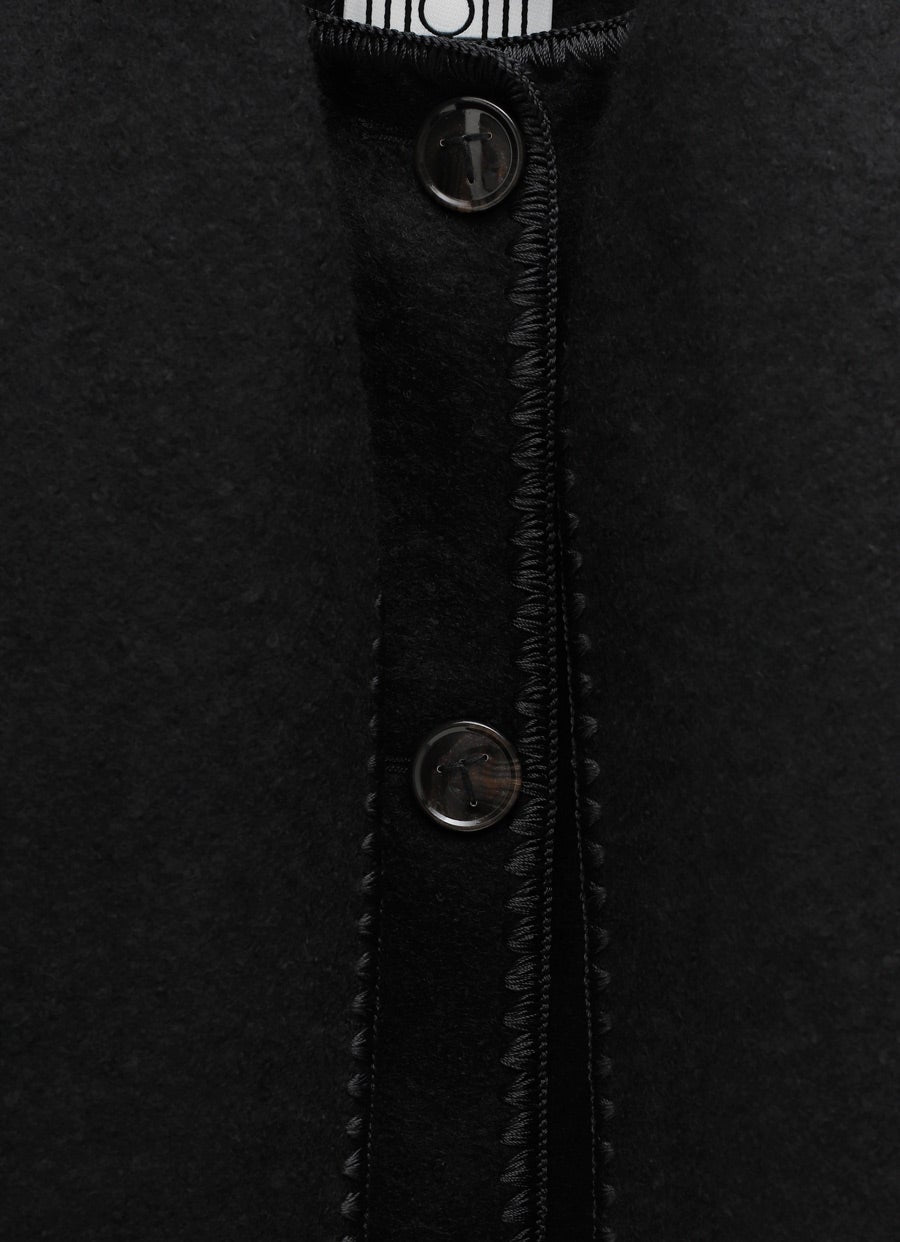 Chaqueta bordada con bufanda