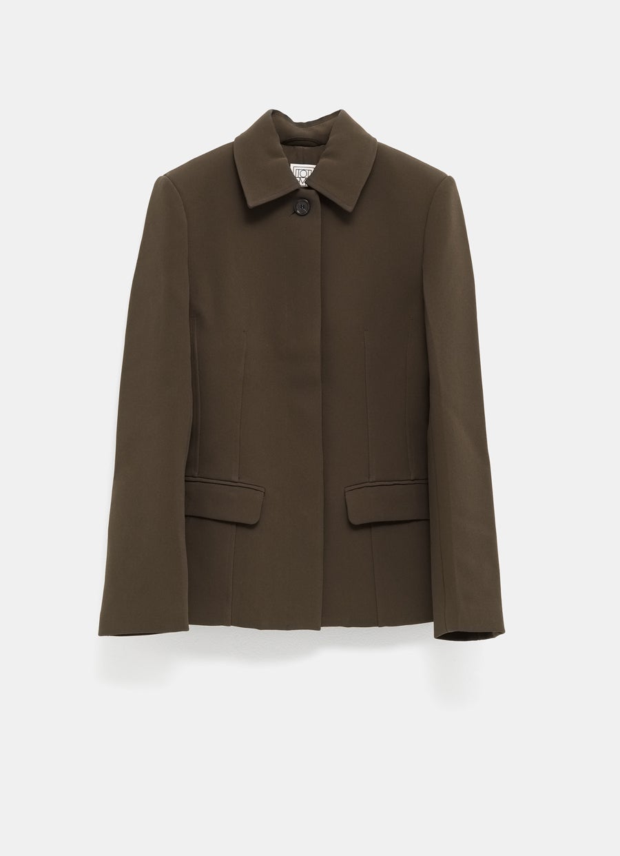 Chaqueta entallada con bolsillos