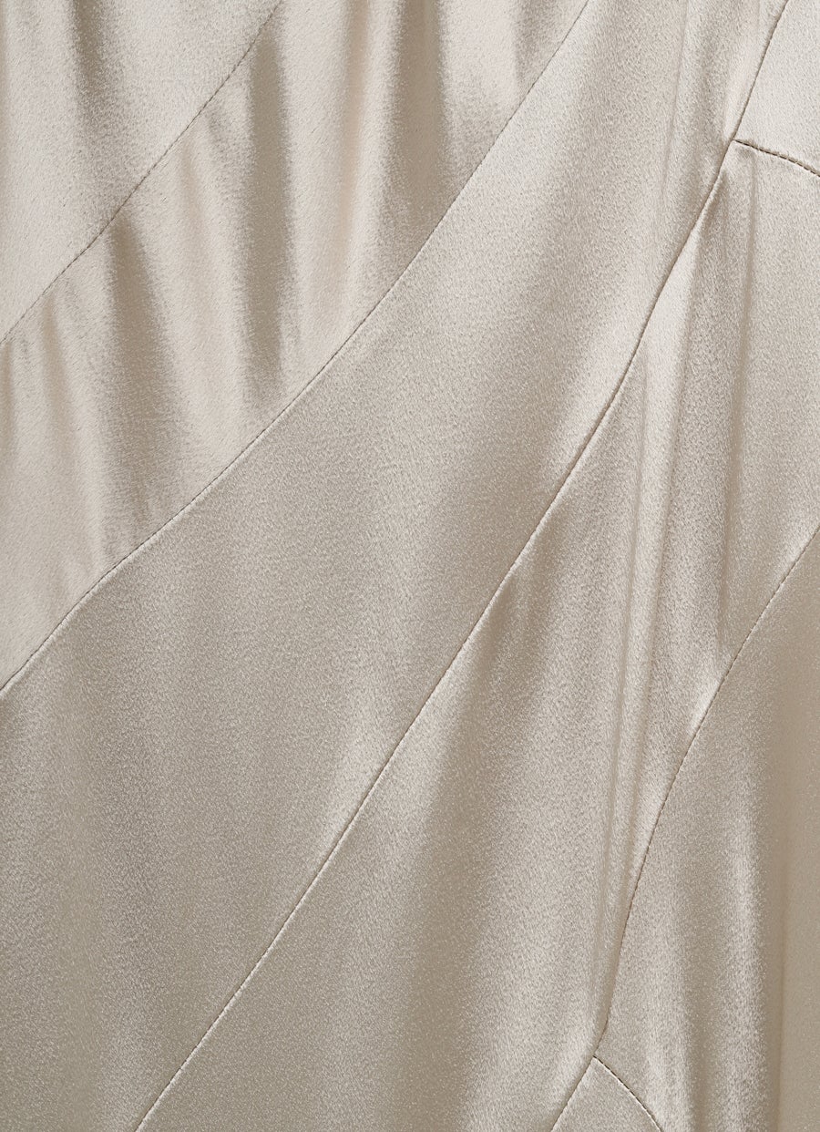 Vestido de noche al bies