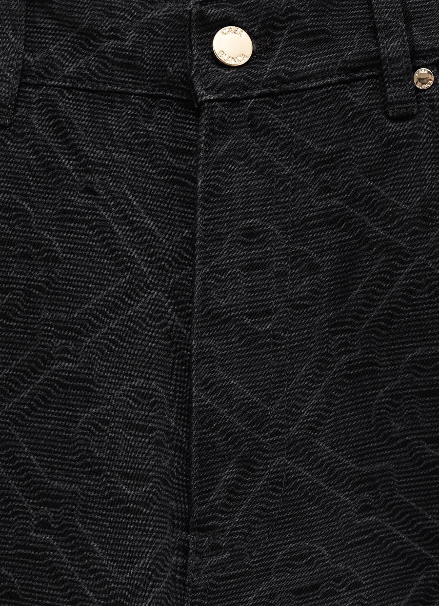 Pantalón corto denim con monograma a láser