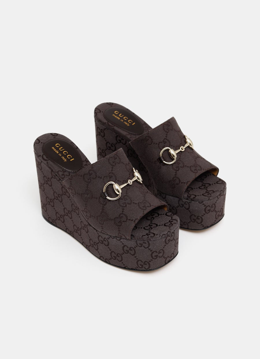 Sandalia con cuña y Horsebit