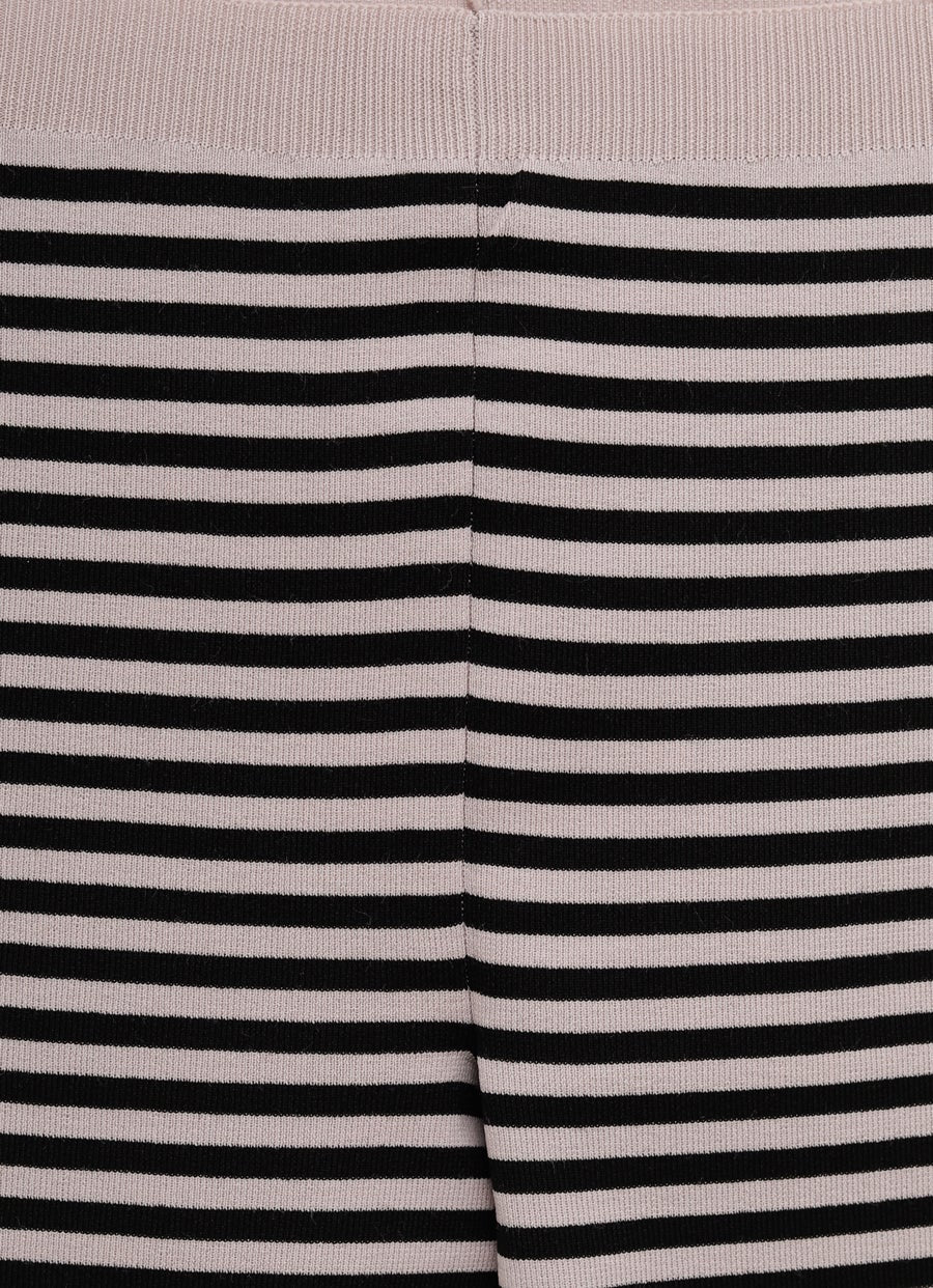 Pantalón corto a rayas